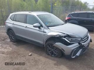 ✅ 2023 Volkswagen Tiguan SE • VIN: 3VVMB7AX6PM130146 • Lot: 42134404. Wystawiony na IAAI z przebiegiem 24 803 mil. Bezpłatny archiwum sprzedaży aukcyjnych z USA i szczegółowy raport historii pojazdu na DreamBid. Zdjęcie 1.