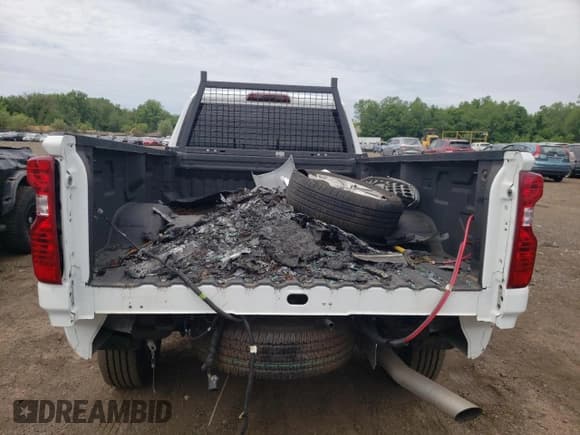 ✅ 2024 Chevrolet Silverado 2500HD Work Truck • VIN: 1GC0WLE73RF298348 • Лот: 60697585. Опубликован ранее на Copart с пробегом Не указан. Бесплатный доступ к архиву аукционных продаж из США и подробный отчёт об истории автомобиля на DreamBid. Изображение 6.