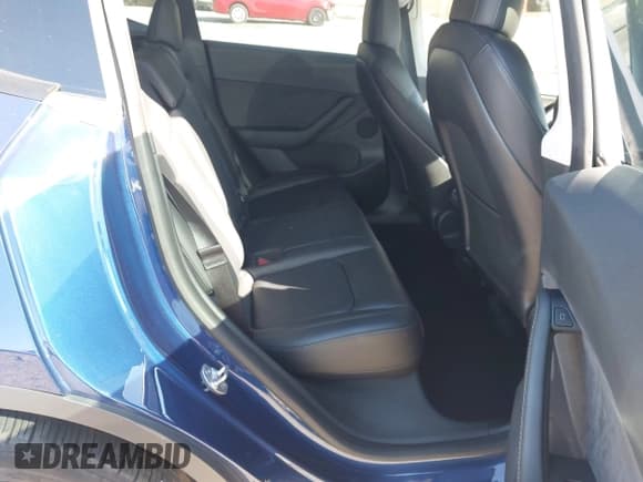 ✅ 2022 Tesla Model Y Performance • VIN: 7SAYGDEF7NF374796 • Lot: 43448391. Listed on IAAI with 91,975 mi. Free auction sales archive from the USA and detailed vehicle history report at DreamBid. Image 8.