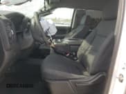 ✅ 2020 Chevrolet Silverado 1500 Custom • VIN: 3GCPWBEFXLG161915 • Lot: 63148565. Wystawiony na Copart z przebiegiem 143 558 mil. Bezpłatny archiwum sprzedaży aukcyjnych z USA i szczegółowy raport historii pojazdu na DreamBid. Zdjęcie 7.