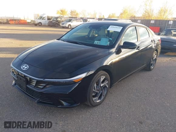 ✅ 2025 Hyundai Elantra Limited • VIN: KMHLP4DG1SU027738 • Lot: 43643629. Wystawiony na IAAI z przebiegiem 9 854 mil. Bezpłatny archiwum sprzedaży aukcyjnych z USA i szczegółowy raport historii pojazdu na DreamBid. Zdjęcie 17.