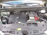 ✅ 2019 Toyota Highlander LE • VIN: 5TDBZRFH9KS950454 • Lot: 43624665. Wystawiony na IAAI z przebiegiem 42 083 mil. Bezpłatny archiwum sprzedaży aukcyjnych z USA i szczegółowy raport historii pojazdu na DreamBid. Zdjęcie 10.