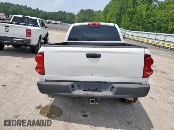 ✅ 2008 Dodge 2500 ST • VIN: 3D7KR28A48G105712 • Лот: 57505715. Опубликован ранее на Copart с пробегом 184 337 миль. Бесплатный доступ к архиву аукционных продаж из США и подробный отчёт об истории автомобиля на DreamBid. Изображение 6.