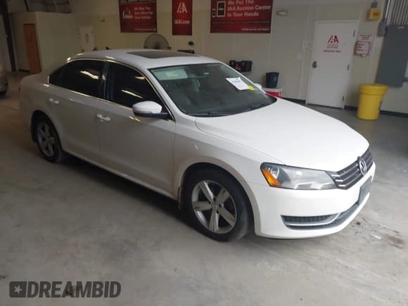 ✅ 2013 Volkswagen Passat SE • VIN: 1VWBH7A32DC079045 • Лот: 43690657. Опубликован ранее на IAAI с пробегом 185 011 миль. Бесплатный доступ к архиву аукционных продаж из США и подробный отчёт об истории автомобиля на DreamBid. Изображение 1.