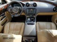 ✅ 2014 Jaguar XJ • VIN: SAJWA1CZ5E8V71971 • Лот: 82116114. Опубликован ранее на Copart с пробегом 127 164 миль. Бесплатный доступ к архиву аукционных продаж из США и подробный отчёт об истории автомобиля на DreamBid. Изображение 8.