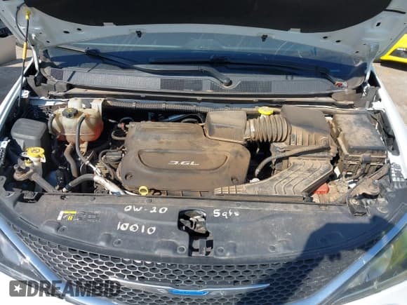 ✅ 2018 Chrysler Pacifica Touring Plus • VIN: 2C4RC1FGXJR260597 • Lot: 43245590. Wystawiony na IAAI z przebiegiem 144 282 mil. Bezpłatny archiwum sprzedaży aukcyjnych z USA i szczegółowy raport historii pojazdu na DreamBid. Zdjęcie 10.