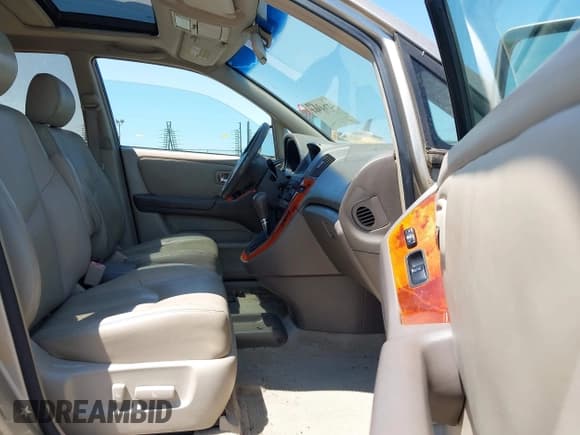 ✅ 2001 Lexus RX 300 • VIN: JTJGF10U410086868 • Lot: 42761484. Listed on IAAI with 207,802 mi. Free auction sales archive from the USA and detailed vehicle history report at DreamBid. Image 5.