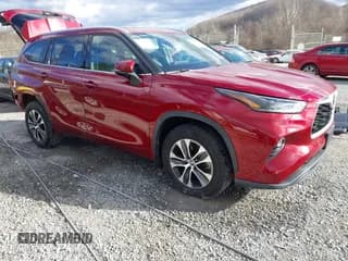 ✅ 2021 Toyota Highlander XLE • VIN: 5TDHZRBH0MS536076 • Lot: 43774970. Listed on IAAI with 64,237 mi. Free auction sales archive from the USA and detailed vehicle history report at DreamBid. Image 1.