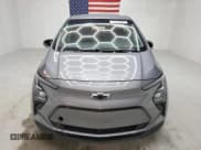 ✅ 2023 Chevrolet Bolt EV 2LT • VIN: 1G1FX6S04P4175126 • Lot: 66953294. Wystawiony na Copart z przebiegiem 84 409 mil. Bezpłatny archiwum sprzedaży aukcyjnych z USA i szczegółowy raport historii pojazdu na DreamBid. Zdjęcie 5.