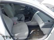 ✅ 2012 Toyota Corolla L • VIN: 2T1BU4EE6CC790942 • Lot: 42465144. Wystawiony na IAAI z przebiegiem 113 232 mil. Bezpłatny archiwum sprzedaży aukcyjnych z USA i szczegółowy raport historii pojazdu na DreamBid. Zdjęcie 5.