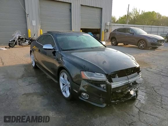 ✅ 2012 Audi S5 Premium Plus • VIN: WAUCVAFR2CA017629 • Лот: 52552015. Опубликован ранее на Copart с пробегом 139 330 миль. Бесплатный доступ к архиву аукционных продаж из США и подробный отчёт об истории автомобиля на DreamBid. Изображение 13.