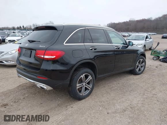 ✅ 2017 Mercedes-Benz GLC 300 • VIN: WDC0G4KB7HF176838 • Lot: 40956814. Wystawiony na IAAI z przebiegiem 132 201 mil. Bezpłatny archiwum sprzedaży aukcyjnych z USA i szczegółowy raport historii pojazdu na DreamBid. Zdjęcie 4.
