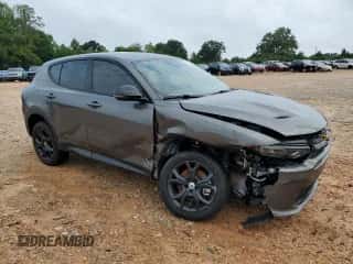 2024 Dodge Hornet GT z VIN ZACNDFAN3R3A39574, wystawiony jako Copart lot #66429995 z przebiegiem 6 372 mil mil oraz Szkoda całkowita • Salvage title. Historia ofert i sprzedaży dostępna na DreamBid. Obrazek 4.