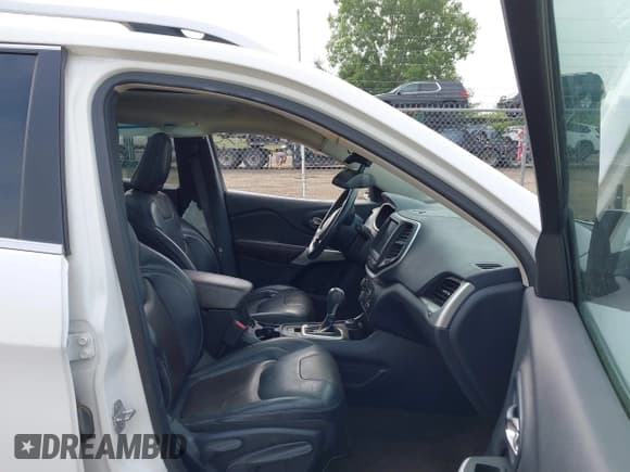 ✅ 2018 Jeep Cherokee Limited • VIN: 1C4PJMDB0JD598244 • Lot: 42495342. Wystawiony na IAAI z przebiegiem Nie podano. Bezpłatny archiwum sprzedaży aukcyjnych z USA i szczegółowy raport historii pojazdu na DreamBid. Zdjęcie 5.