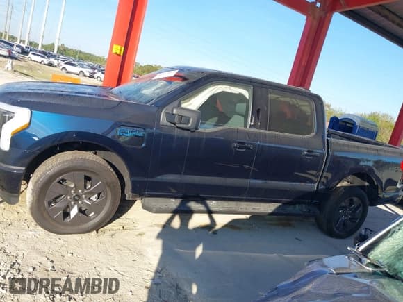 ✅ 2024 Ford F-150 Lightning Flash • VIN: 1FTVW3L72RWG23113 • Lot: 41447854. Listed on IAAI with 1,917 mi. Free auction sales archive from the USA and detailed vehicle history report at DreamBid. Image 14.