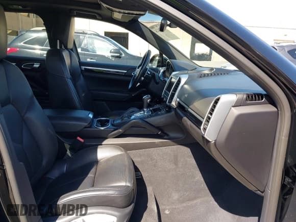 ✅ 2016 Porsche Cayenne • VIN: WP1AA2A27GKA13225 • Lot: 42372124. Wystawiony na IAAI z przebiegiem 47 081 mil. Bezpłatny archiwum sprzedaży aukcyjnych z USA i szczegółowy raport historii pojazdu na DreamBid. Zdjęcie 5.