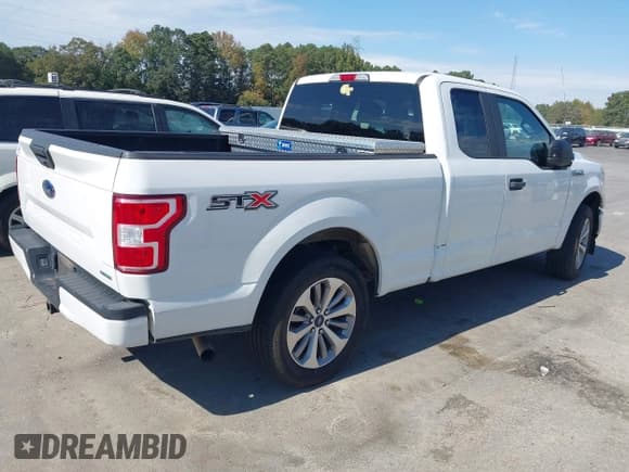 ✅ 2018 Ford F-150 XL • VIN: 1FTEX1CP7JFB94735 • Lot: 43509157. Wystawiony na IAAI z przebiegiem 95 978 mil. Bezpłatny archiwum sprzedaży aukcyjnych z USA i szczegółowy raport historii pojazdu na DreamBid. Zdjęcie 4.