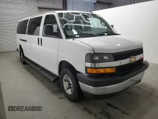 ✅ 2025 Chevrolet Express Passenger LT • VIN: 1GAZGPFP6S1253491 • Лот: 93640925. Опубликован ранее на Copart с пробегом 3 575 миль. Бесплатный доступ к архиву аукционных продаж из США и подробный отчёт об истории автомобиля на DreamBid. Изображение 4.