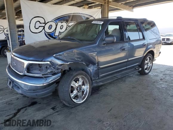 ✅ 2002 Ford Expedition XLT • VIN: 1FMRU15W12LA22858 • Lot: 69490205. Listed on Copart with 219,179 mi. Free auction sales archive from the USA and detailed vehicle history report at DreamBid. Image 1.