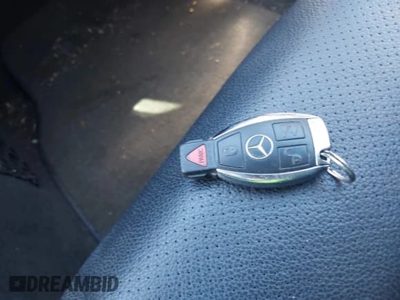 ✅ 2013 Mercedes-Benz C 300 Sport • VIN: WDDGF8ABXDG116305 • Lot: 43720552. Listed on IAAI with 97,409 mi. Free auction sales archive from the USA and detailed vehicle history report at DreamBid. Image 11.