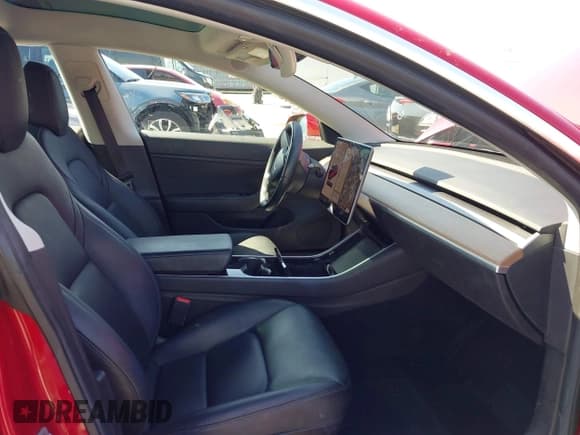 ✅ 2019 Tesla Model 3 Mid Range • VIN: 5YJ3E1EA7KF396485 • Lot: 41999619. Wystawiony na IAAI z przebiegiem 48 090 mil. Bezpłatny archiwum sprzedaży aukcyjnych z USA i szczegółowy raport historii pojazdu na DreamBid. Zdjęcie 5.