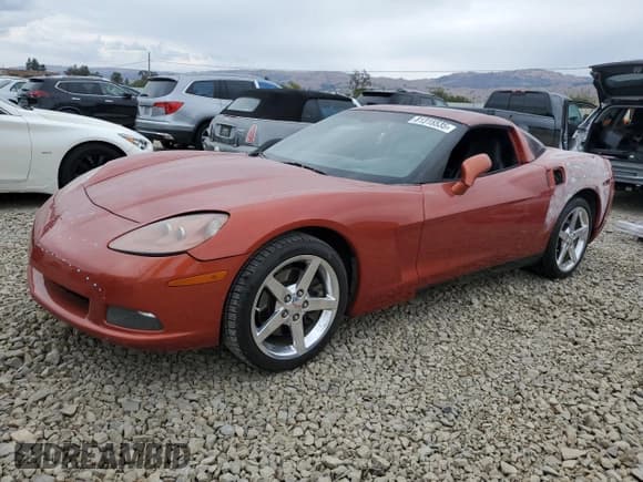 ✅ 2005 Chevrolet Corvette • VIN: 1G1YY24U755132485 • Lot: 81315535. Wystawiony na Copart z przebiegiem 112 188 mil. Bezpłatny archiwum sprzedaży aukcyjnych z USA i szczegółowy raport historii pojazdu na DreamBid. Zdjęcie 1.