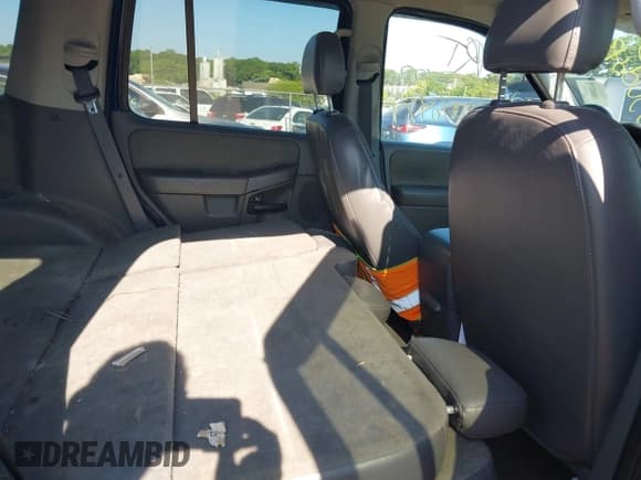 ✅ 2004 Ford Explorer XLS • VIN: 1FMZU72K14UA84729 • Lot: 42589104. Wystawiony na IAAI z przebiegiem Nie podano. Bezpłatny archiwum sprzedaży aukcyjnych z USA i szczegółowy raport historii pojazdu na DreamBid. Zdjęcie 8.