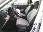 ✅ 2021 Hyundai Venue SEL • VIN: KMHRC8A35MU094327 • Lot: 82430294. Wystawiony na Copart z przebiegiem 36 317 mil. Bezpłatny archiwum sprzedaży aukcyjnych z USA i szczegółowy raport historii pojazdu na DreamBid. Zdjęcie 7.