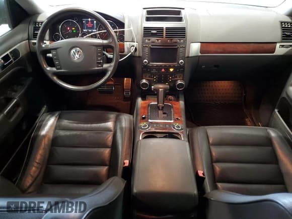 ✅ 2006 Volkswagen Touareg • VIN: WVGPT77LX6D056538 • Lot: 51330225. Listed on Copart with 183,060 mi. Free auction sales archive from the USA and detailed vehicle history report at DreamBid. Image 8.