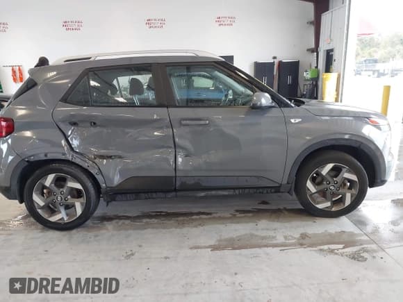 ✅ 2022 Hyundai Venue SEL • VIN: KMHRC8A3XNU155124 • Lot: 41652688. Listed on IAAI with 44,382 mi. Free auction sales archive from the USA and detailed vehicle history report at DreamBid. Image 13.