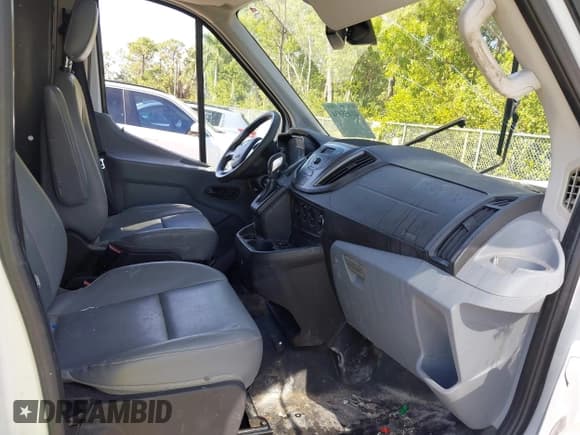 ✅ 2015 Ford Transit Cargo • VIN: 1FTNR1CM2FKB24963 • Lot: 41455934. Wystawiony na IAAI z przebiegiem 220 106 mil. Bezpłatny archiwum sprzedaży aukcyjnych z USA i szczegółowy raport historii pojazdu na DreamBid. Zdjęcie 5.