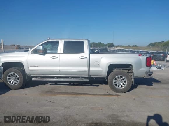✅ 2019 Chevrolet Silverado 2500HD LT • VIN: 1GC1KSEY5KF112320 • Lot: 43312069. Listed on IAAI with 384,042 mi. Free auction sales archive from the USA and detailed vehicle history report at DreamBid. Image 14.