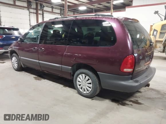 ✅ 2000 Chrysler Voyager SE • VIN: 2C4GJ44G0YR672491 • Lot: 43771741. Wystawiony na IAAI z przebiegiem 139 069 mil. Bezpłatny archiwum sprzedaży aukcyjnych z USA i szczegółowy raport historii pojazdu na DreamBid. Zdjęcie 3.