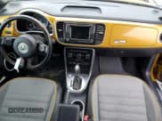 ✅ 2017 Volkswagen Beetle • VIN: 3VWT17AT9HM800183 • Лот: 68560522. Опубликован ранее на Copart с пробегом 61 814 миль. Бесплатный доступ к архиву аукционных продаж из США и подробный отчёт об истории автомобиля на DreamBid. Изображение 8.