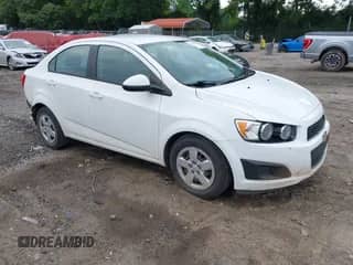 2016 Chevrolet Sonic LS z VIN 1G1JA5SH0G4110253, wystawiony jako IAAI lot #42601036 z przebiegiem 63 495 mil mil oraz . Historia ofert i sprzedaży dostępna na DreamBid. Obrazek 1.