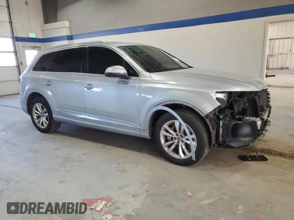 ✅ 2017 Audi Q7 Premium Plus • VIN: WA1LAAF77HD008115 • Lot: 82574765. Listed on Copart with 94,540 mi. Free auction sales archive from the USA and detailed vehicle history report at DreamBid. Image 4.