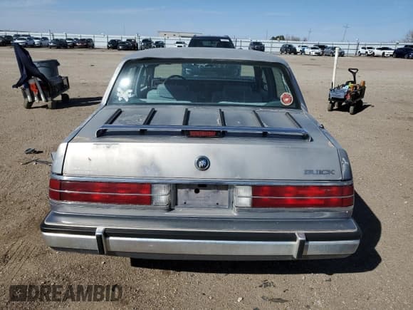 ✅ 1990 Buick Park Avenue • VIN: 1G4CW54CXL1635282 • Lot: 49225345. Wystawiony na Copart z przebiegiem 133 619 mil. Bezpłatny archiwum sprzedaży aukcyjnych z USA i szczegółowy raport historii pojazdu na DreamBid. Zdjęcie 6.