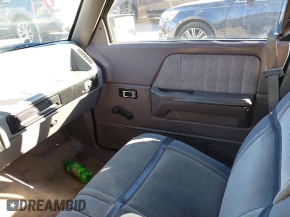 1994 Dodge Dakota z VIN 1B7GL23X6RW142082, wystawiony jako IAAI lot #41837256 z przebiegiem 179 165 mil mil oraz . Historia ofert i sprzedaży dostępna na DreamBid. Obrazek 5.