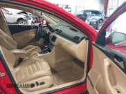 ✅ 2007 Volkswagen Passat • VIN: WVWRU93C47E220826 • Lot: 42721381. Wystawiony na IAAI z przebiegiem 221 705 mil. Bezpłatny archiwum sprzedaży aukcyjnych z USA i szczegółowy raport historii pojazdu na DreamBid. Zdjęcie 5.