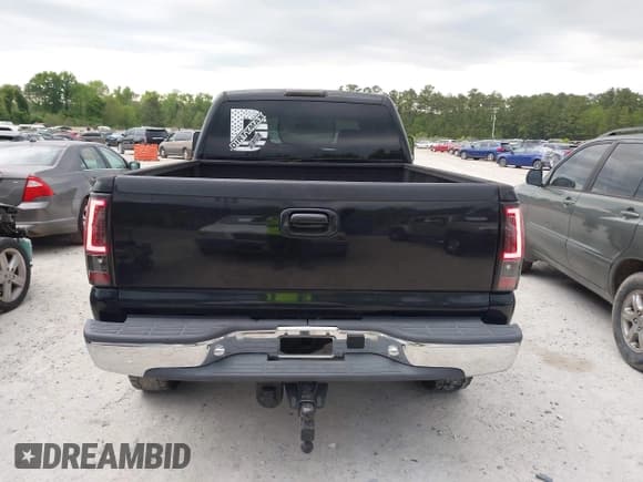 ✅ 2007 Chevrolet Silverado 2500HD LT1 • VIN: 1GCHK23D07F140810 • Lot: 42036025. Wystawiony na IAAI z przebiegiem 230 002 mil. Bezpłatny archiwum sprzedaży aukcyjnych z USA i szczegółowy raport historii pojazdu na DreamBid. Zdjęcie 16.
