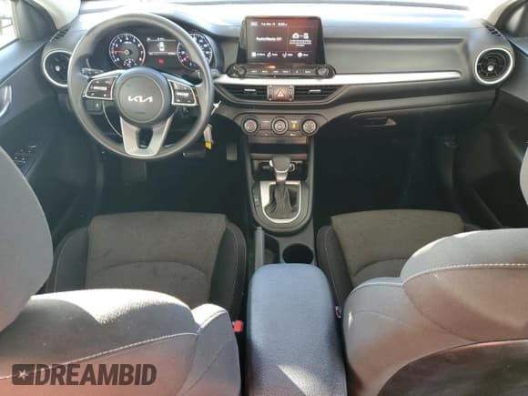 ✅ 2022 Kia Forte LXS • VIN: 3KPF24AD6NE485997 • Lot: 93559345. Wystawiony na Copart z przebiegiem 107 320 mil. Bezpłatny archiwum sprzedaży aukcyjnych z USA i szczegółowy raport historii pojazdu na DreamBid. Zdjęcie 8.