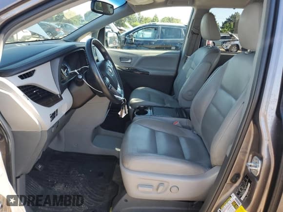 ✅ 2017 Toyota Sienna XLE Auto Access Seat • VIN: 5TDYZ3DC5HS781637 • Lot: 57648085. Listed on Copart with 94,675 mi. Free auction sales archive from the USA and detailed vehicle history report at DreamBid. Image 7.