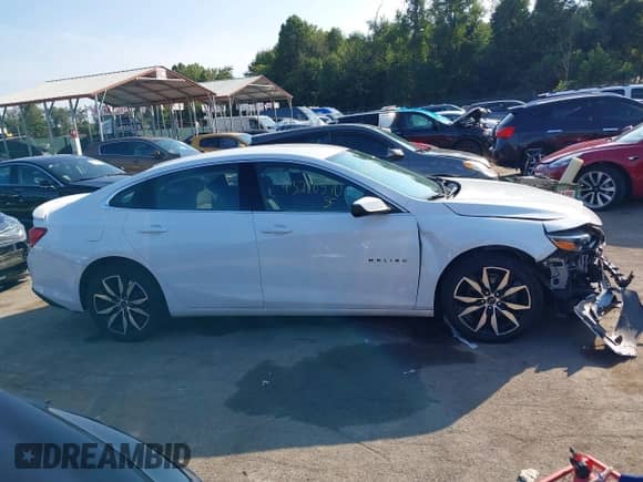 2022 Chevrolet Malibu RS z VIN 1G1ZG5STXNF207550, wystawiony jako IAAI lot #43280570 z przebiegiem 58 957 mil mil oraz . Historia ofert i sprzedaży dostępna na DreamBid. Obrazek 13.