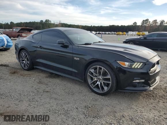 ✅ 2017 Ford Mustang GT Premium • VIN: 1FA6P8CF3H5207913 • Lot: 93450815. Wystawiony na Copart z przebiegiem 122 747 mil. Bezpłatny archiwum sprzedaży aukcyjnych z USA i szczegółowy raport historii pojazdu na DreamBid. Zdjęcie 4.