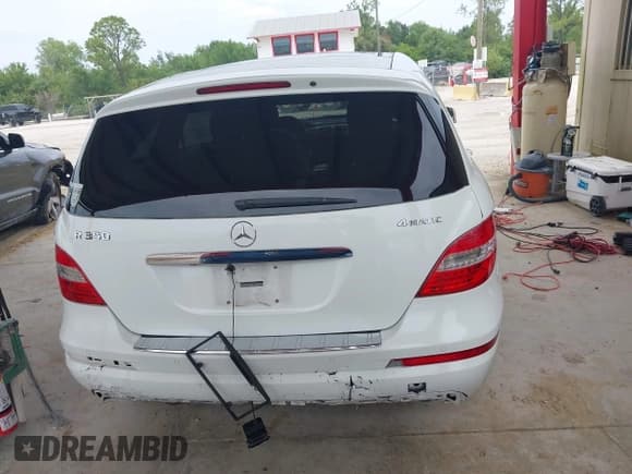 ✅ 2011 Mercedes-Benz R 350 • VIN: 4JGCB6FEXBA113685 • Lot: 42437813. Listed on IAAI with 90,653 mi. Free auction sales archive from the USA and detailed vehicle history report at DreamBid. Image 6.