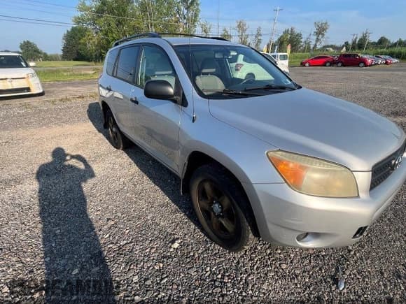 ✅ 2006 Toyota RAV4 • VIN: JTMBD33V265007906 • Lot: 42918338. Wystawiony na IAAI z przebiegiem 215 065 mil. Bezpłatny archiwum sprzedaży aukcyjnych z USA i szczegółowy raport historii pojazdu na DreamBid. Zdjęcie 1.