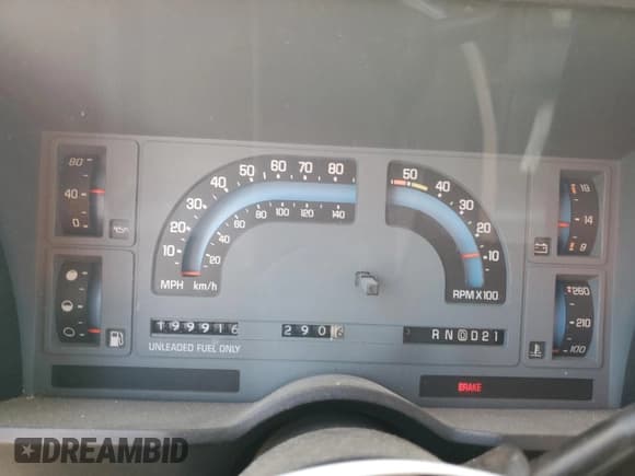 ✅ 1988 GMC Jimmy • VIN: 1GKCS18Z2J8541042 • Lot: 78100004. Wystawiony na Copart z przebiegiem 199 916 mil. Bezpłatny archiwum sprzedaży aukcyjnych z USA i szczegółowy raport historii pojazdu na DreamBid. Zdjęcie 9.