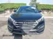 2017 Hyundai Tucson SE Plus z VIN KM8J33A43HU403694, wystawiony jako IAAI lot #42532678 z przebiegiem 62 421 mil mil oraz . Historia ofert i sprzedaży dostępna na DreamBid. Obrazek 12.