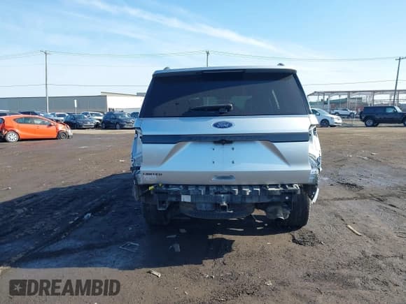 ✅ 2019 Ford Expedition Limited • VIN: 1FMJU2AT4KEA86525 • Lot: 41784517. Wystawiony na IAAI z przebiegiem 66 714 mil. Bezpłatny archiwum sprzedaży aukcyjnych z USA i szczegółowy raport historii pojazdu na DreamBid. Zdjęcie 17.