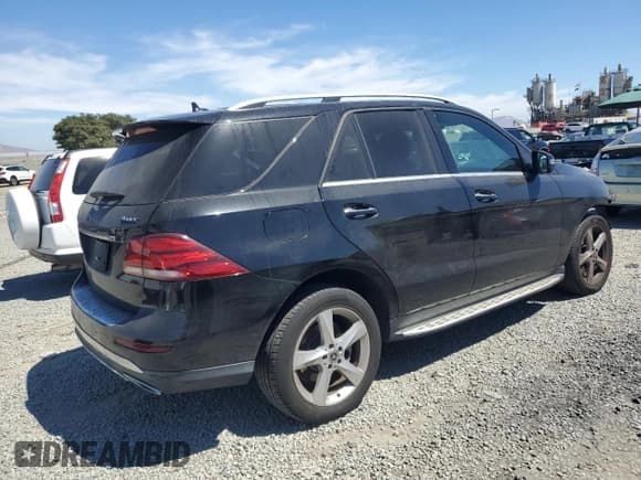 ✅ 2018 Mercedes-Benz GLE 350 • VIN: 4JGDA5HB0JB140326 • Лот: 69316665. Опубликован ранее на Copart с пробегом 104 834 миль. Бесплатный доступ к архиву аукционных продаж из США и подробный отчёт об истории автомобиля на DreamBid. Изображение 3.